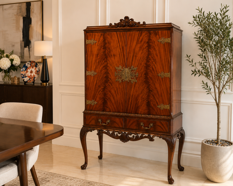 Antique Figured Mahogany Illuminated Cocktail Drinks Cabinet on Stand - Image 2