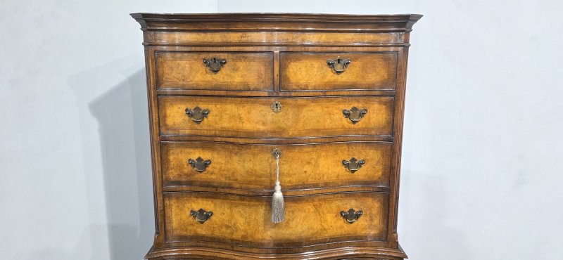 Superb Serpentine Burr Walnut Chest on Chest of Drawers - Image 3