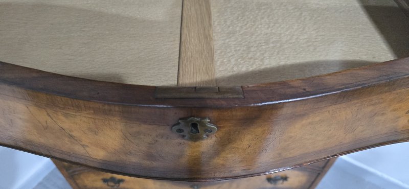 Superb Serpentine Burr Walnut Chest on Chest of Drawers - Image 11