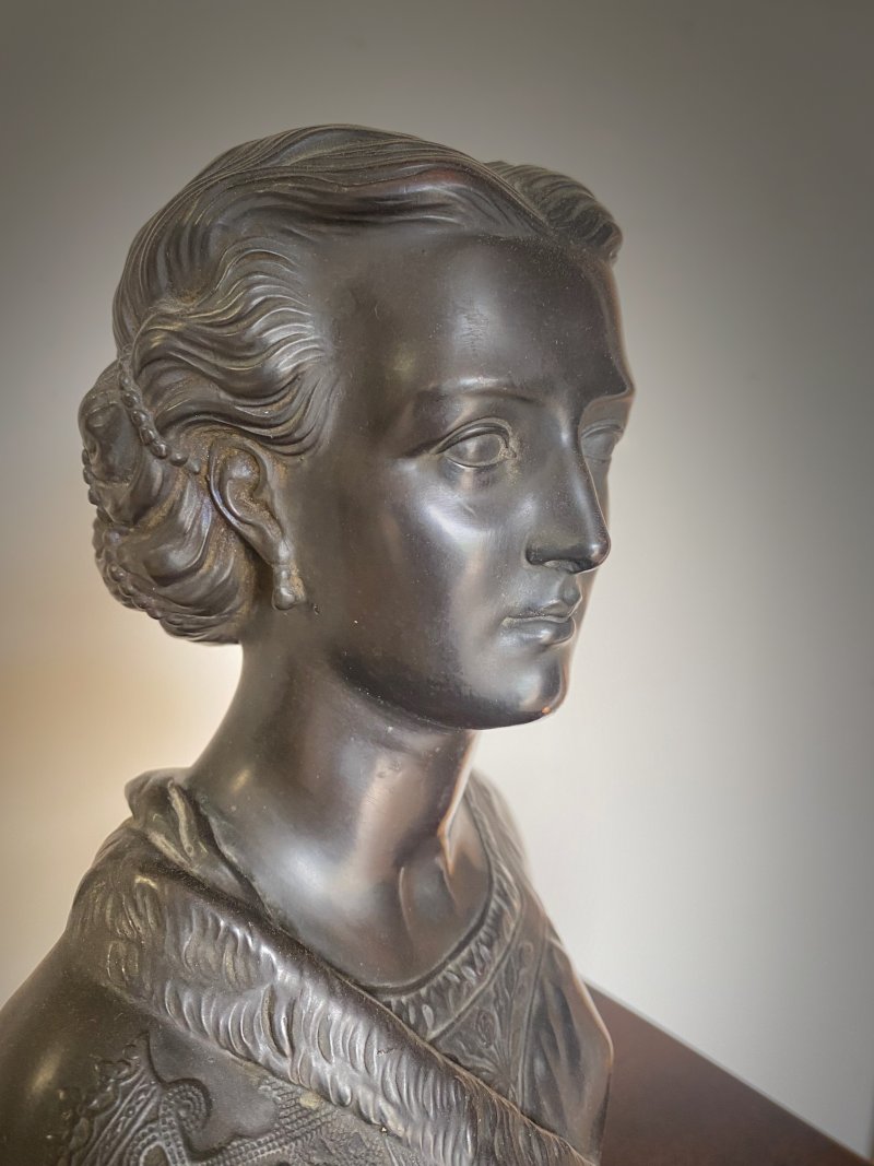 Patinated bust Princess Alexandra of Denmark - Image 4