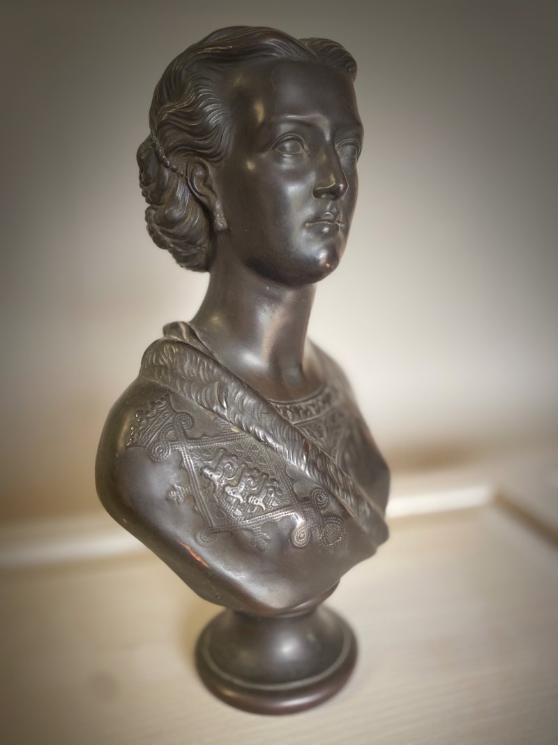 Patinated bust Princess Alexandra of Denmark - Image 3