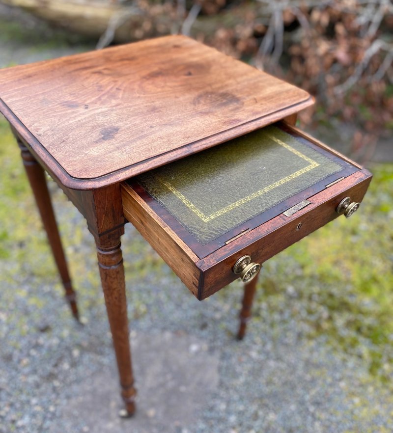 Regency petite writing table - Image 2