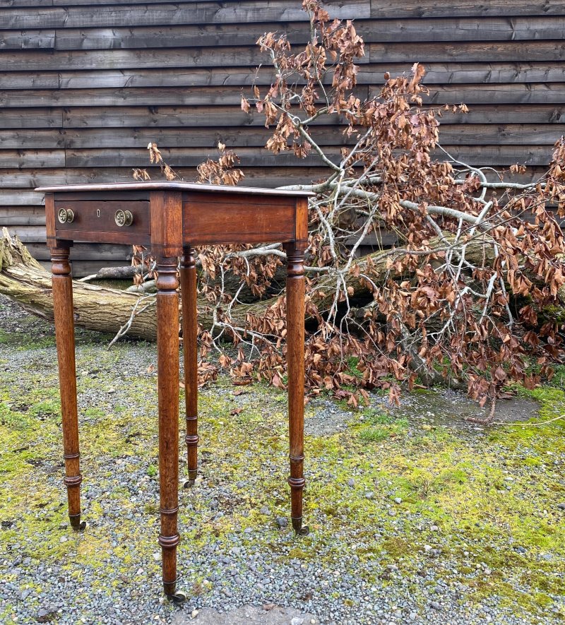 Regency petite writing table - Image 11