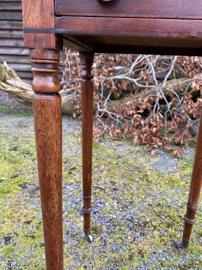 Regency petite writing table - Image 7