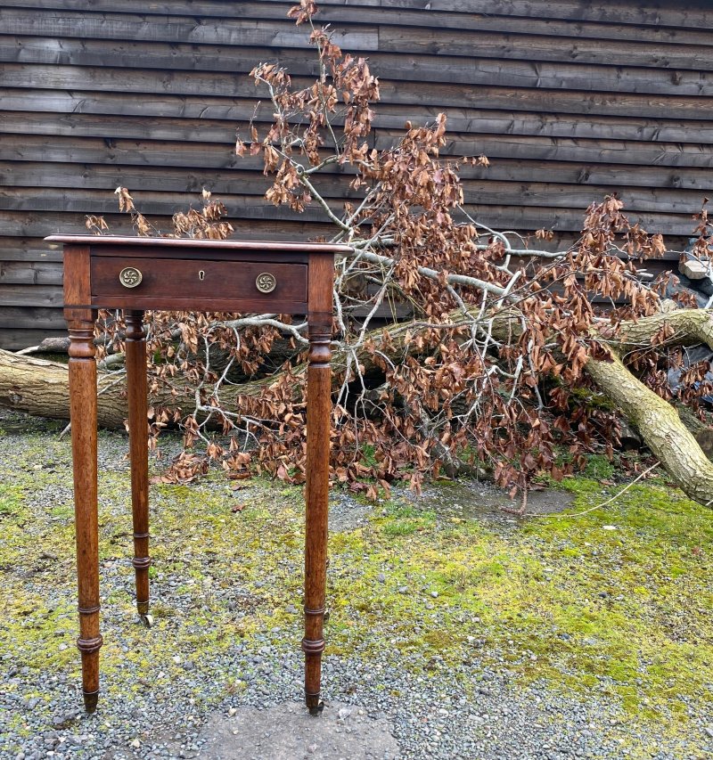 Regency petite writing table - Image 12