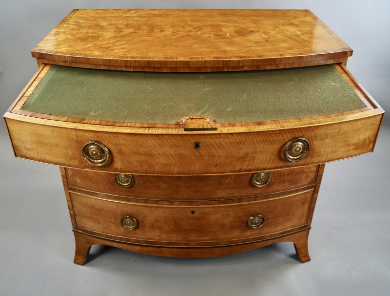 A Fine George III Satinwood Chest - Image 5