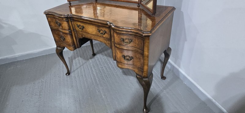 Super Queen Anne Walnut Dressing Table - Image 14