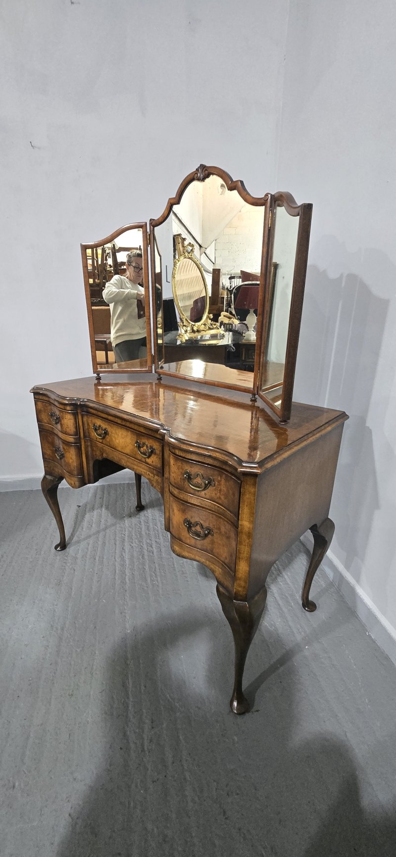 Super Queen Anne Walnut Dressing Table - Image 16