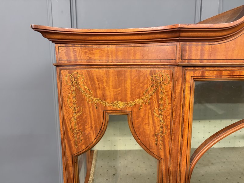 Inlaid Satinwood Display Cabinet by Maple & Co. - Image 16