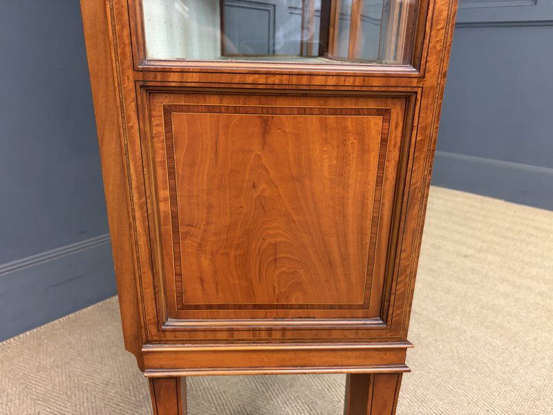 Inlaid Satinwood Display Cabinet by Maple & Co. - Image 4