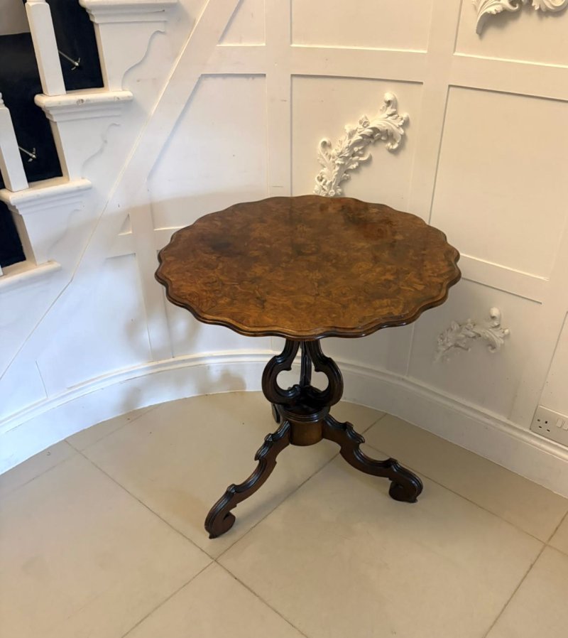 Antique Victorian Burr Walnut Scalloped Lamp Side Table