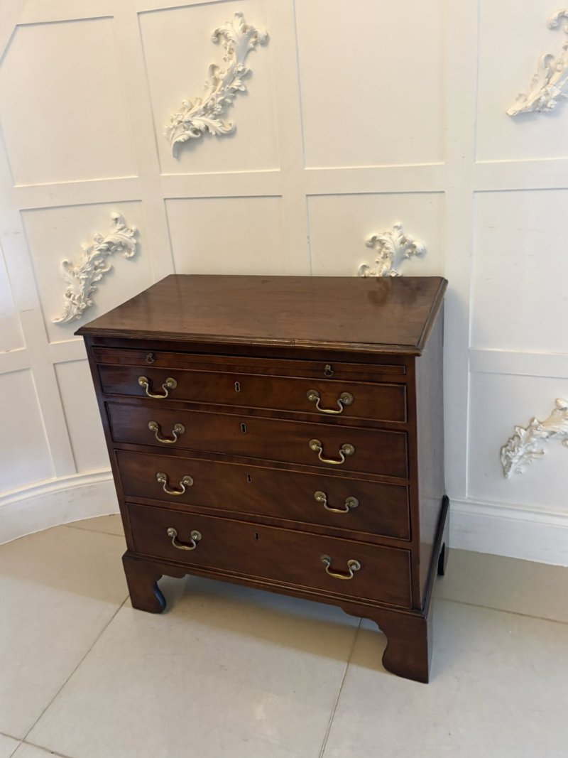 Antique Small Georgian Mahogany Four Drawer Chest of Drawers with Brushing Slide - Image 5