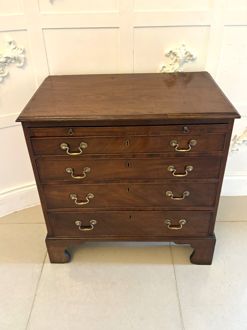 Antique Small Georgian Mahogany Four Drawer Chest of Drawers with Brushing Slide - Image 3