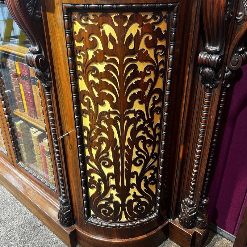 A Stunning Quality Early Victorian Period Gonçalo Alves And Amboyna Bookcase/credenza - Image 4