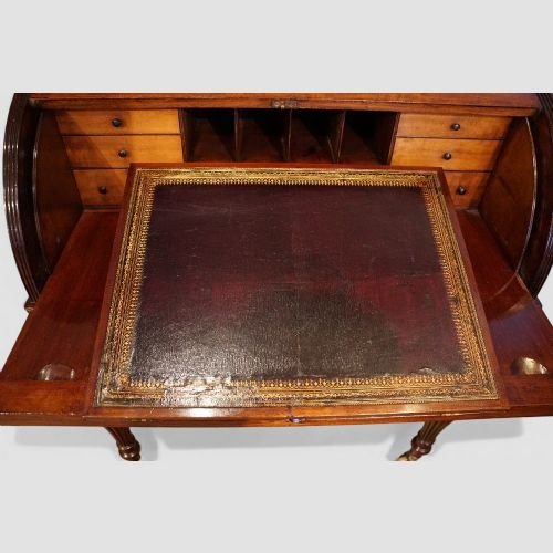 Early 19th Century Mahogany Cylinder Desk - Image 8