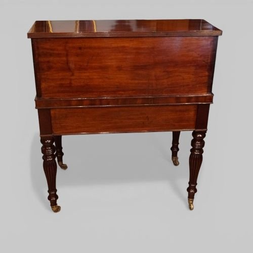 Early 19th Century Mahogany Cylinder Desk - Image 9
