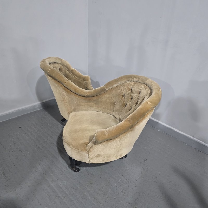 Super Victorian Conversation Sofa - Image 9