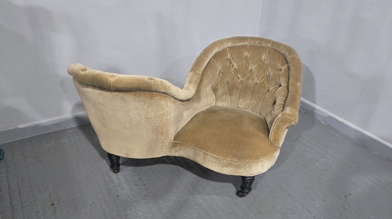 Super Victorian Conversation Sofa - Image 2