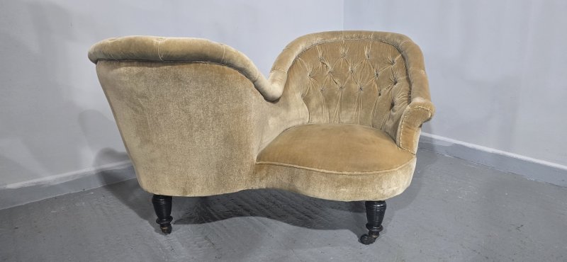 Super Victorian Conversation Sofa - Image 10