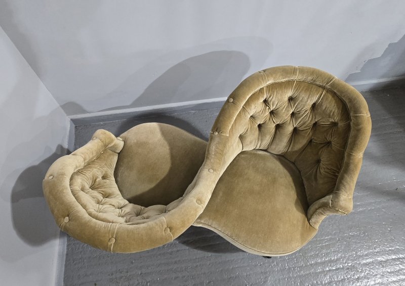 Super Victorian Conversation Sofa - Image 5