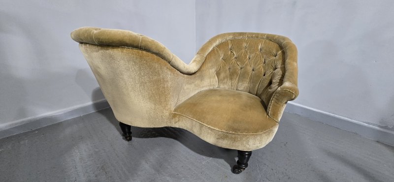 Super Victorian Conversation Sofa - Image 12