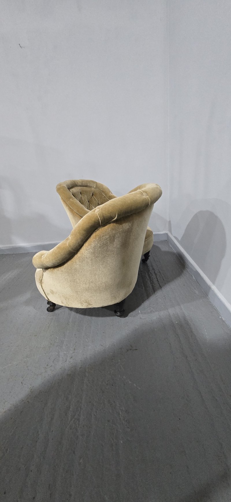 Super Victorian Conversation Sofa - Image 11