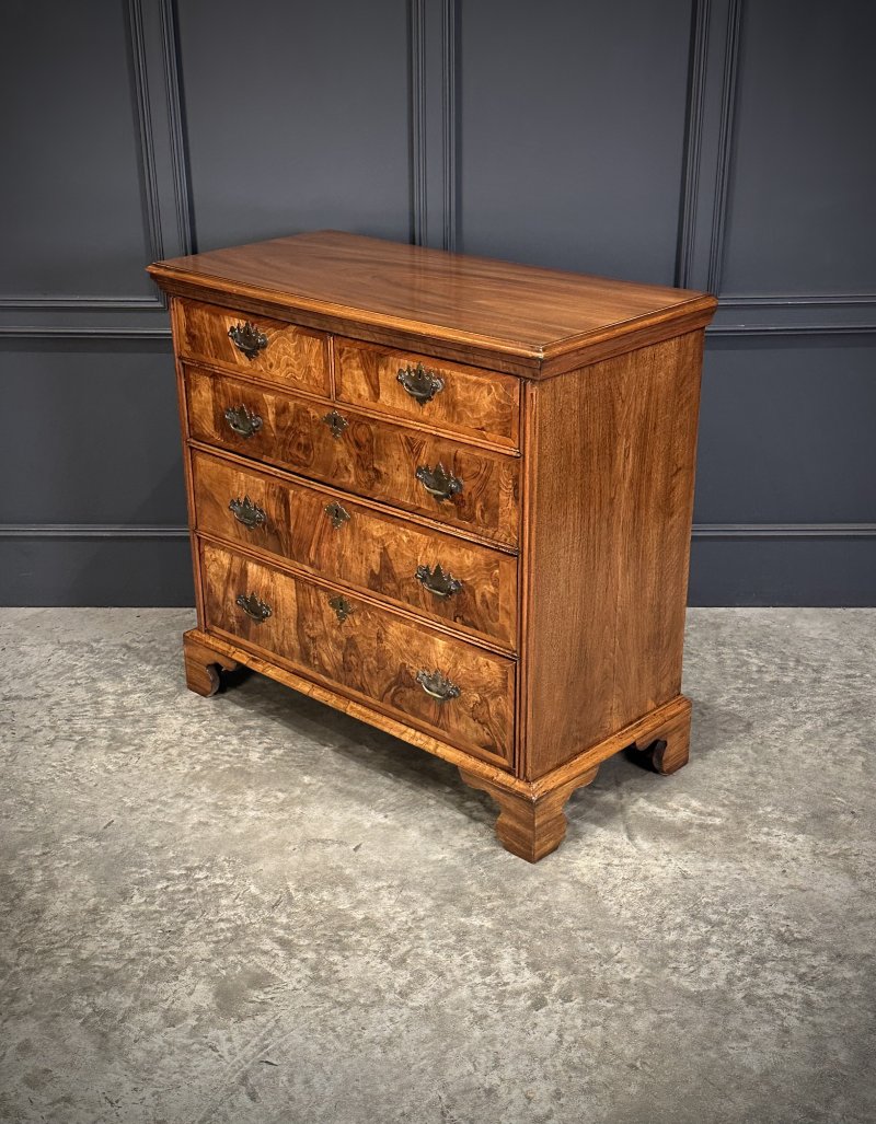 18th Century Walnut Chest of Drawers - Image 7