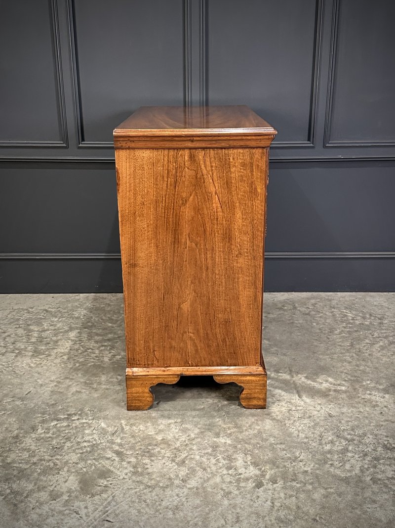 18th Century Walnut Chest of Drawers - Image 6