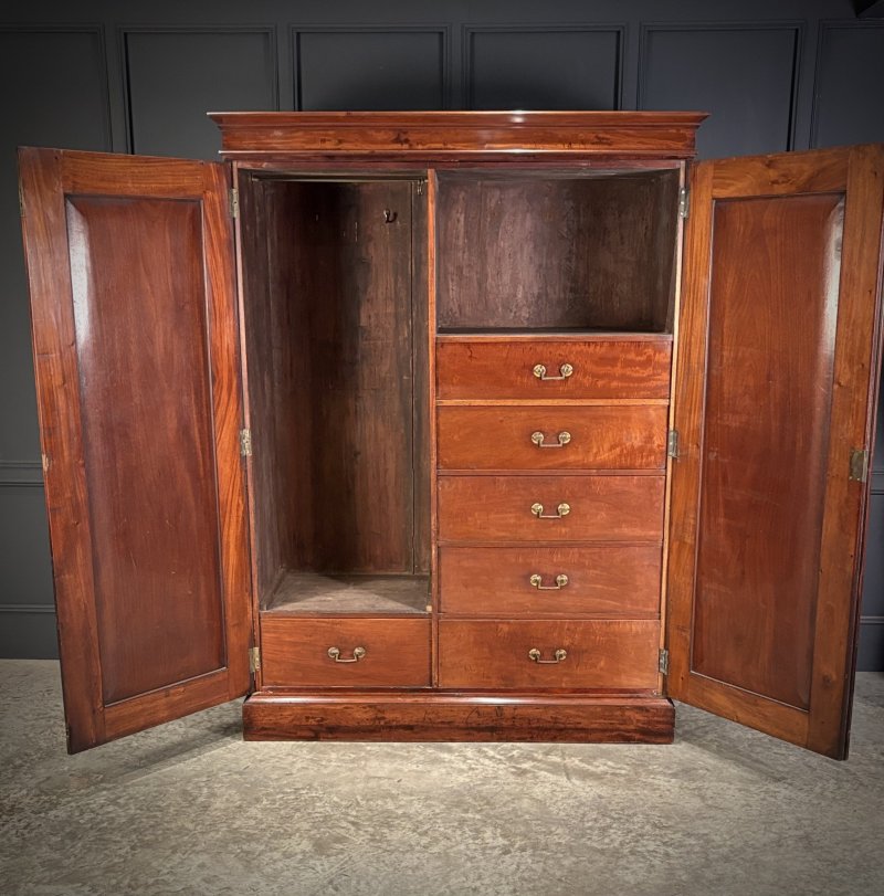 William IV Mahogany Wardrobe - Image 3