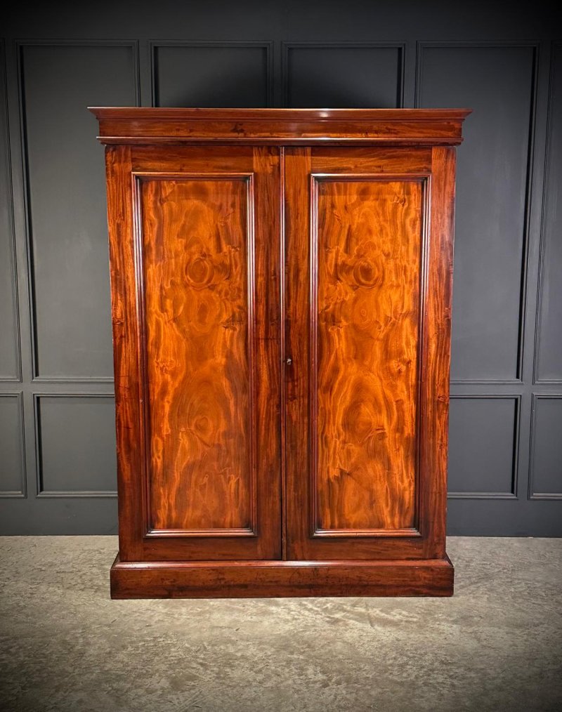 William IV Mahogany Wardrobe - Image 2