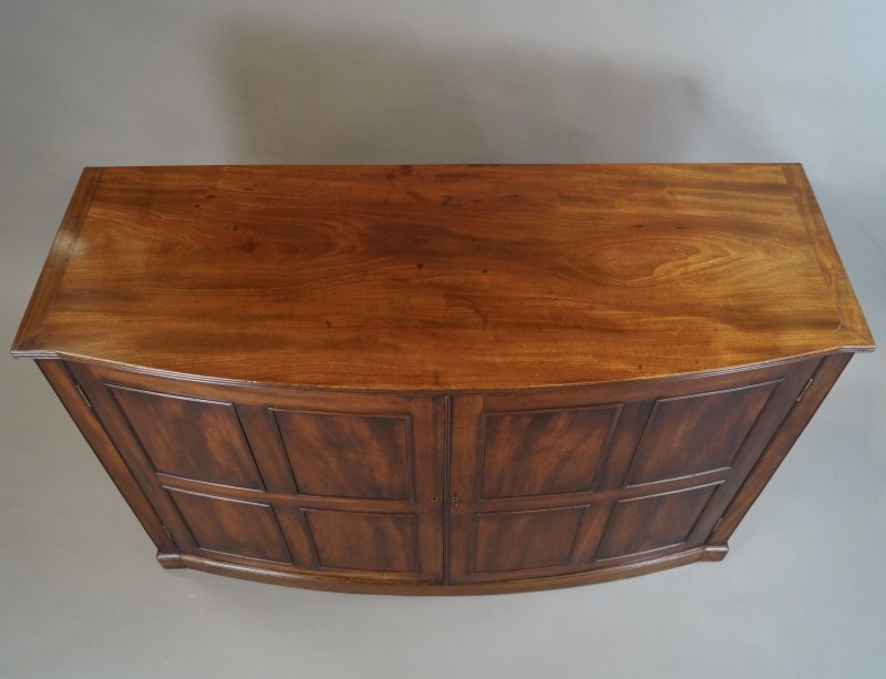 An Unusual George III Bow-Fronted Cupboard - Image 3