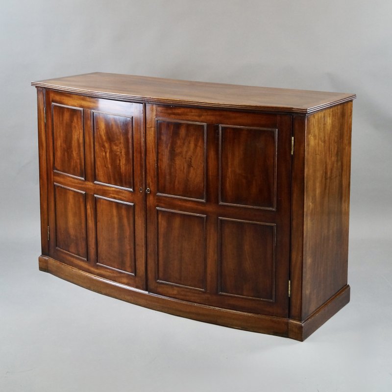 An Unusual George III Bow-Fronted Cupboard - Image 4