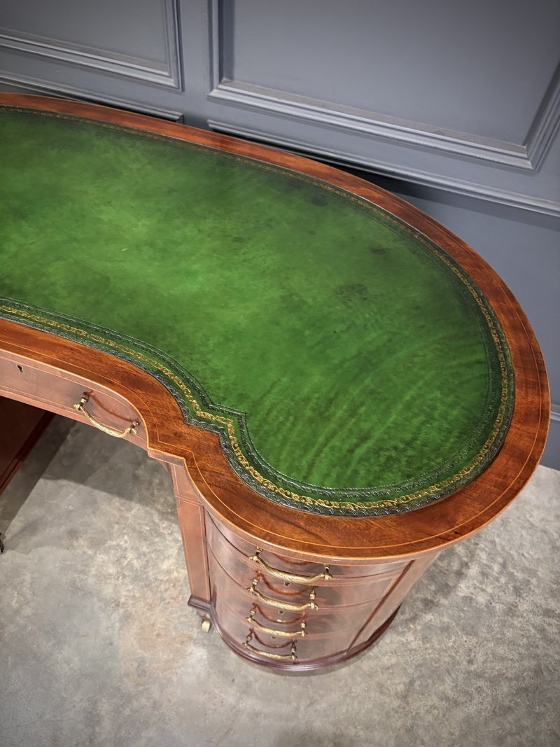 Edwardian Mahogany Kidney Shaped Desk - Image 3