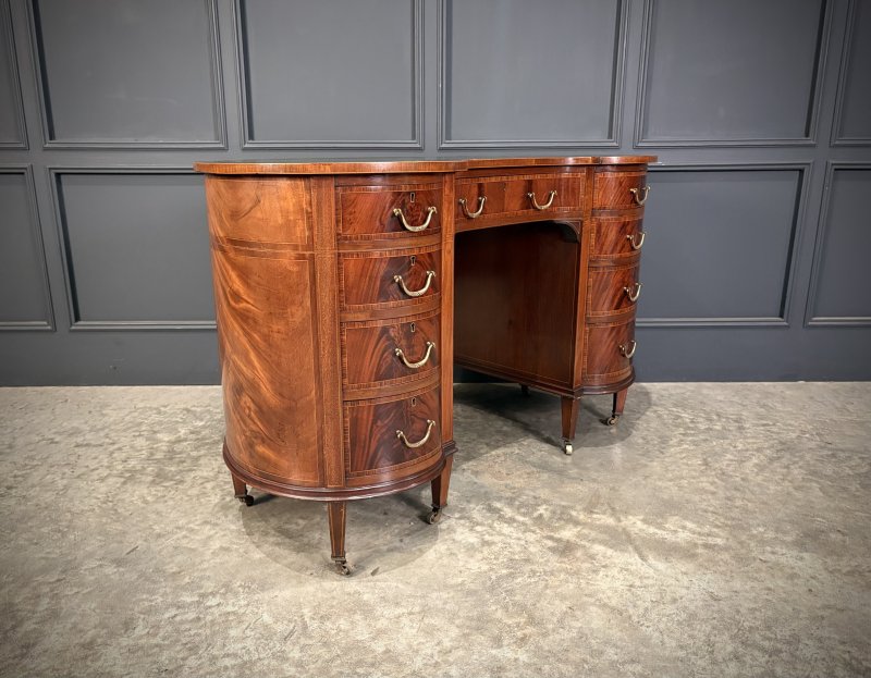 Edwardian Mahogany Kidney Shaped Desk - Image 2