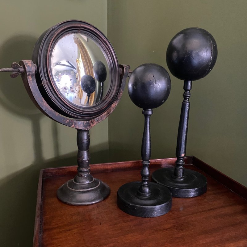 Pair of turned wig stands - Image 2