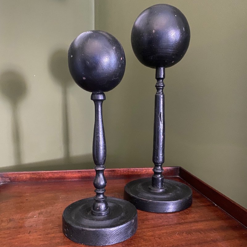 Pair of turned wig stands - Image 4