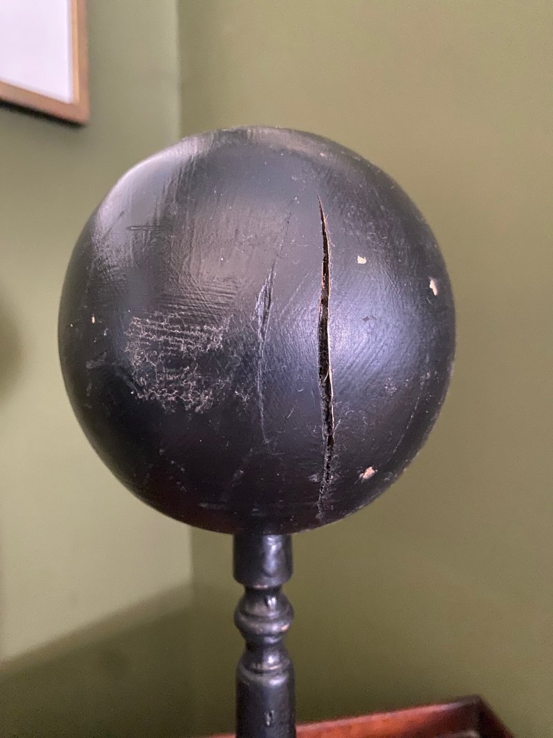 Pair of turned wig stands - Image 3
