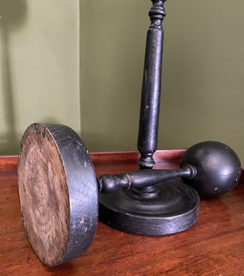 Pair of turned wig stands - Image 5