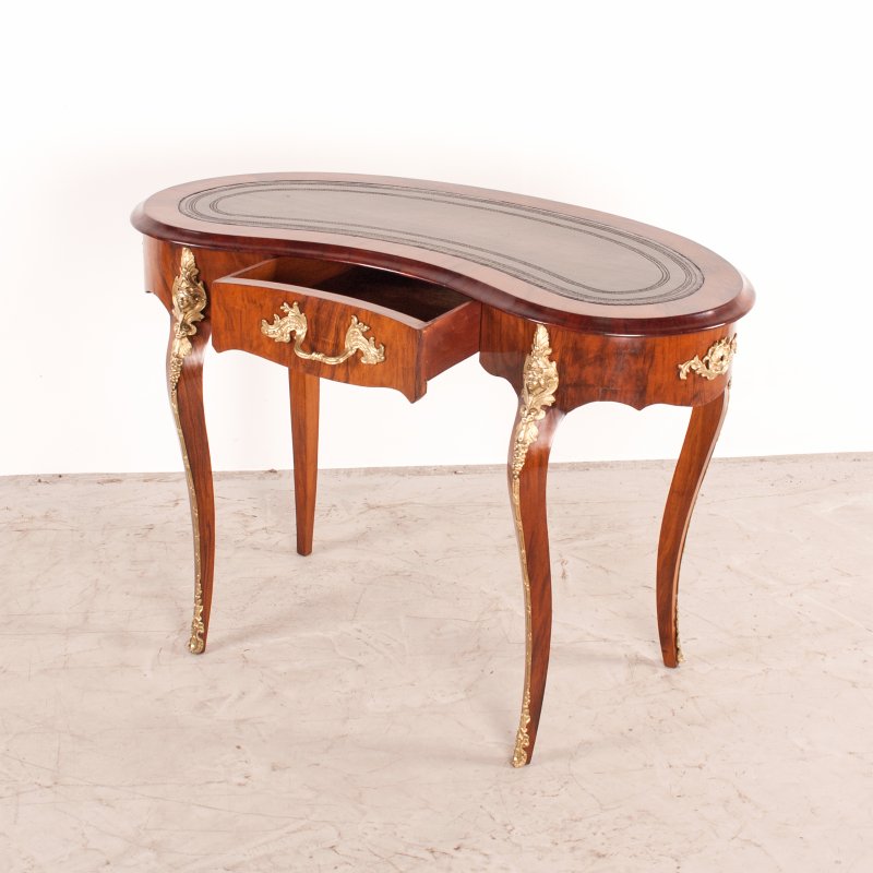 Victorian Walnut Kidney Shaped Writing Table - Image 7