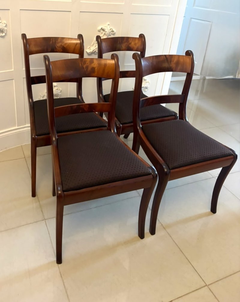 Antique Regency Set of Four Mahogany Bar Back Dining Chairs with Sabre Legs - Image 4