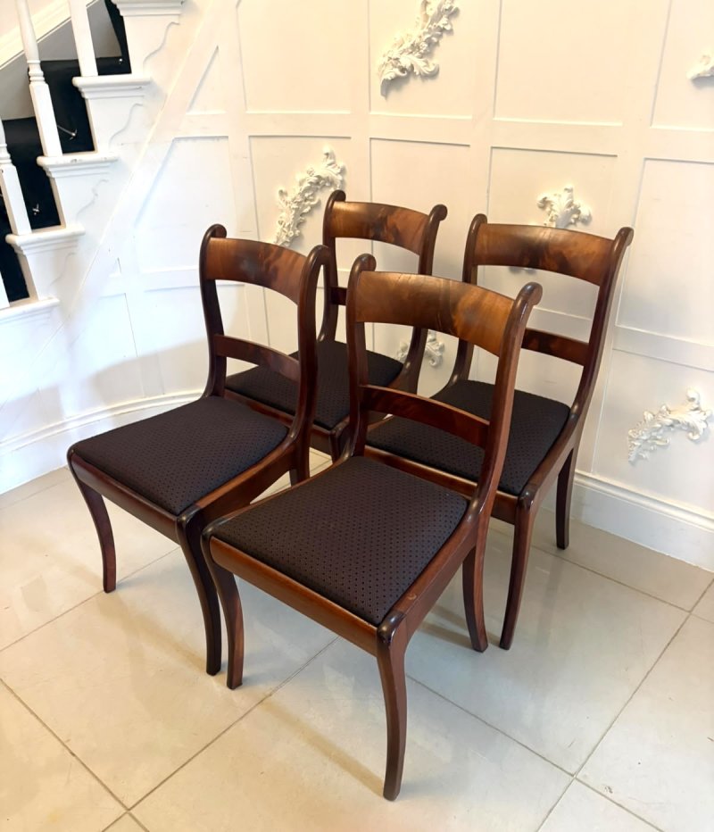 Antique Regency Set of Four Mahogany Bar Back Dining Chairs with Sabre Legs - Image 3