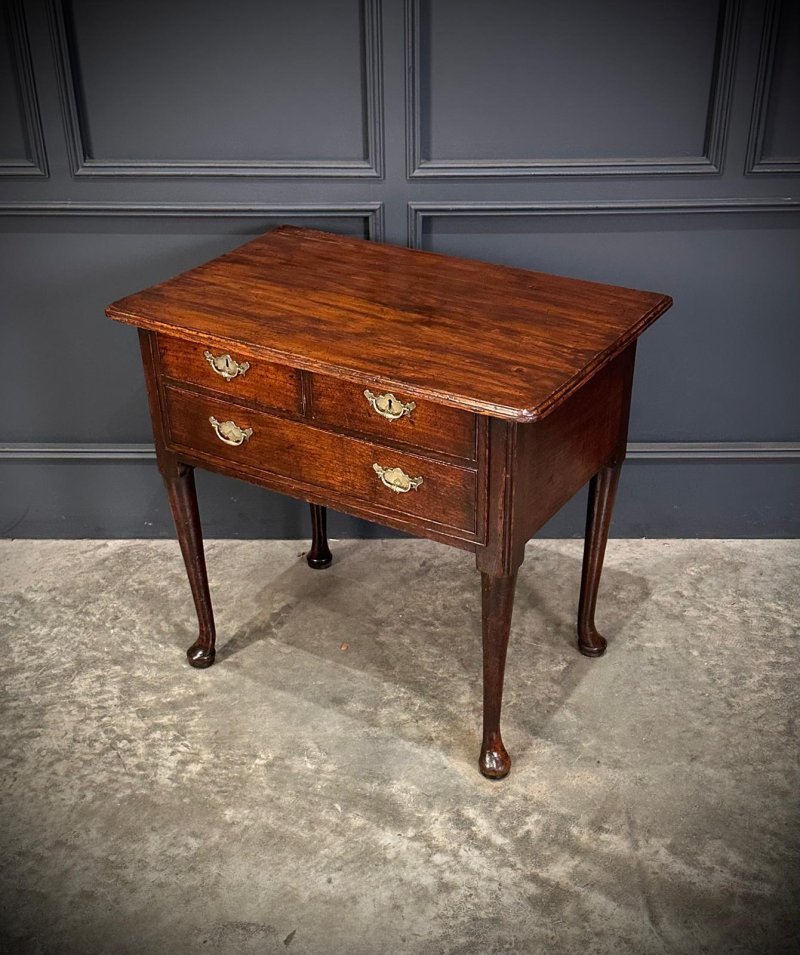 Queen Anne Oak Lowboy - Image 3
