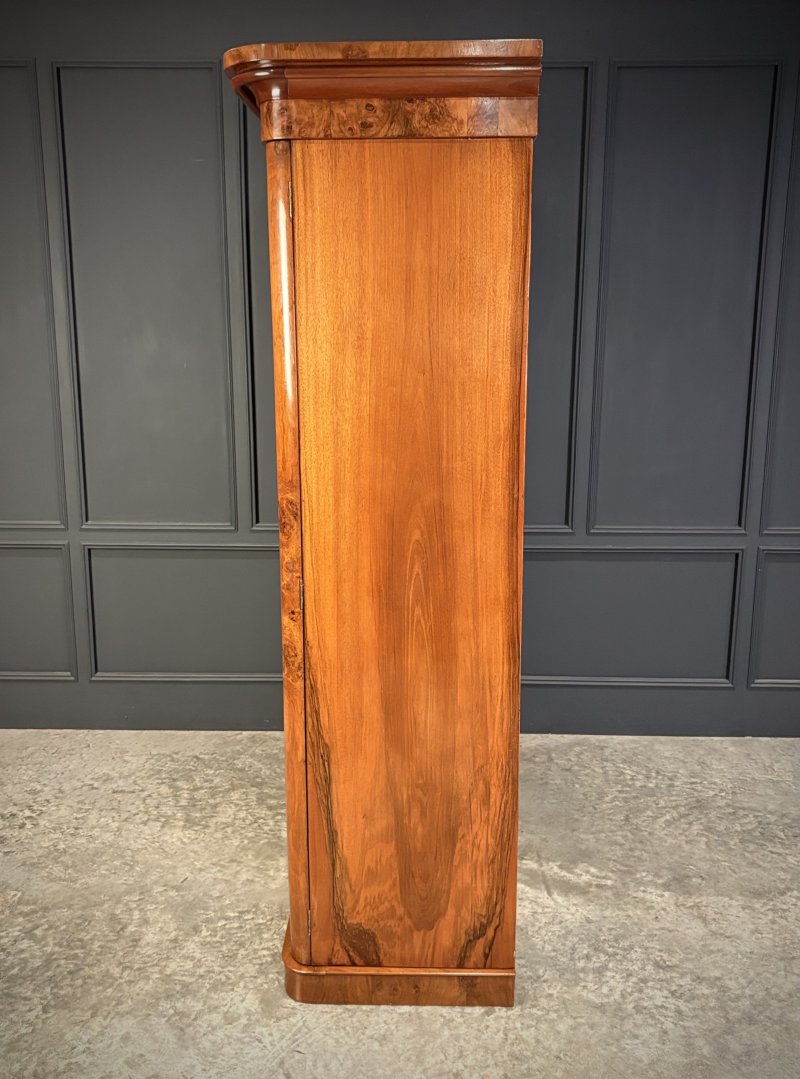 Superb Victorian Figured Walnut Wardrobe - Image 5