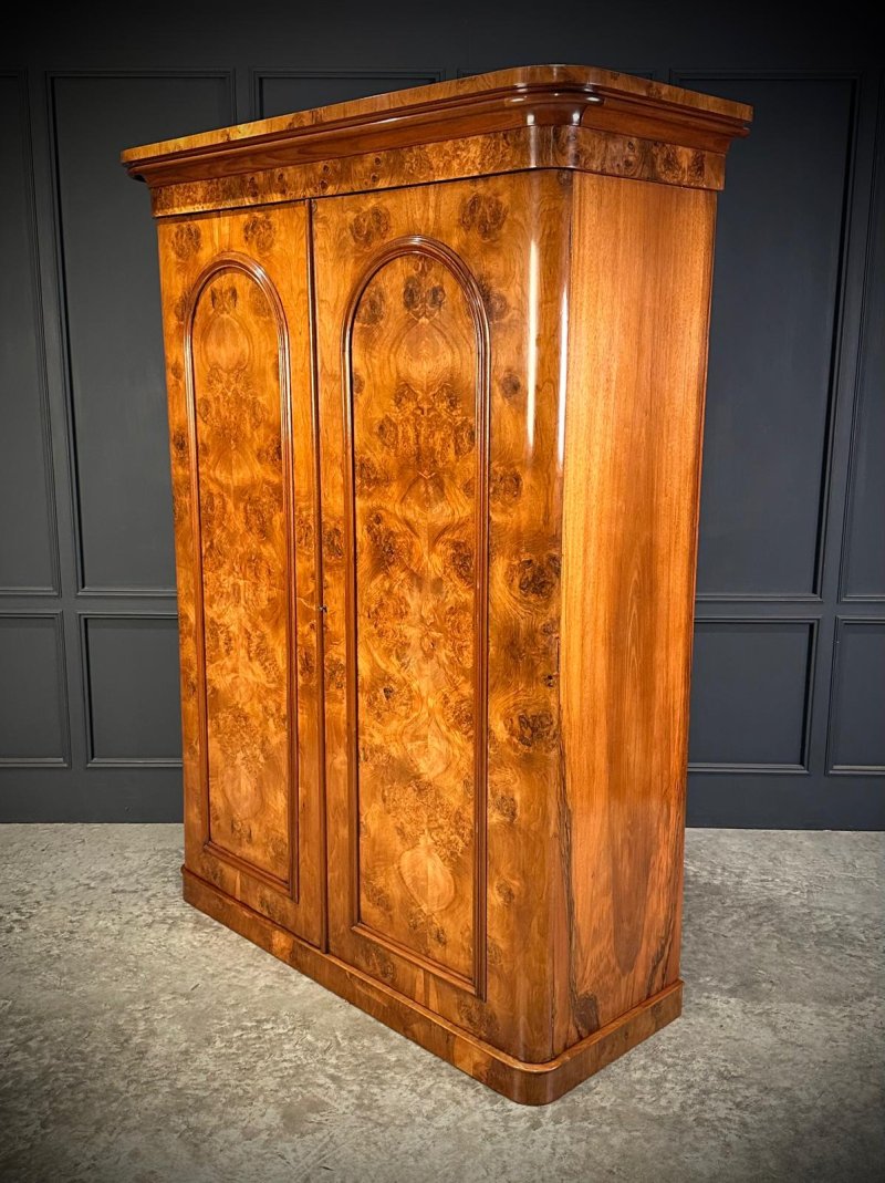 Superb Victorian Figured Walnut Wardrobe