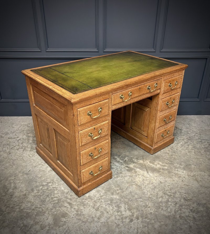 19th Century Oak Kneehole Desk - Image 4