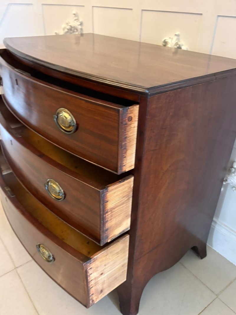 Antique Georgian Quality Mahogany Bow Front Chest of Drawers - Image 4