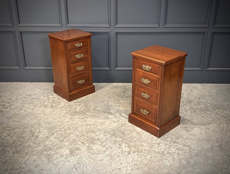 Pair of Victorian Walnut Bedside Chests - Image 2