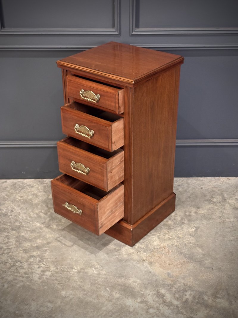 Pair of Victorian Walnut Bedside Chests - Image 7
