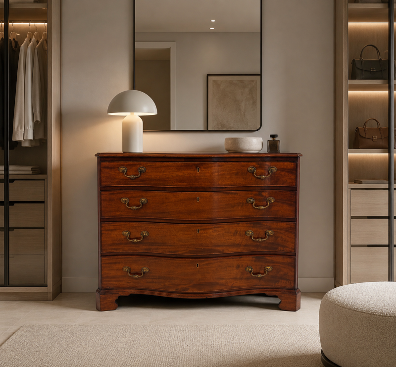 Antique 18th Century Georgian Mahogany Serpentine Chest of Four Drawers - Image 2