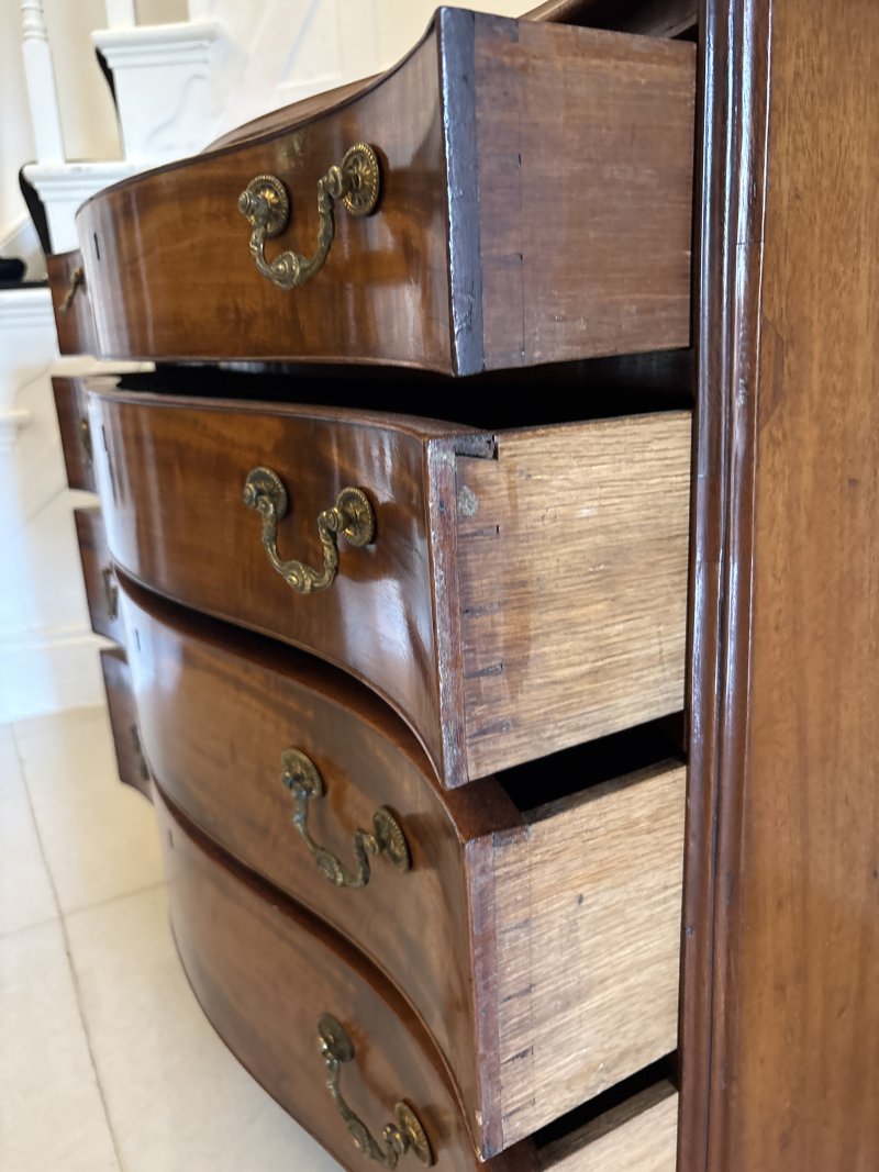 Antique 18th Century Georgian Mahogany Serpentine Chest of Four Drawers - Image 10